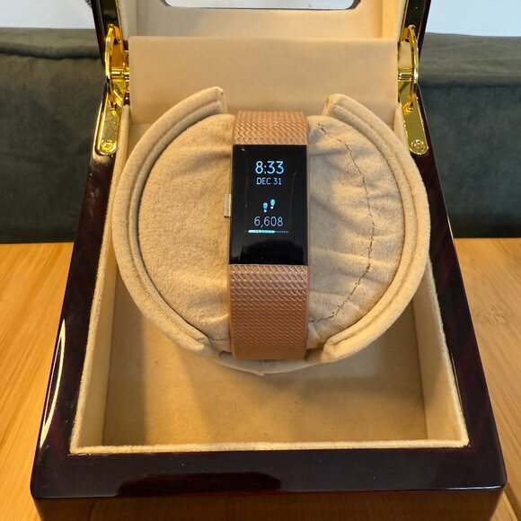 Fitbit Smartwatch in pink - Picture 1 of 4